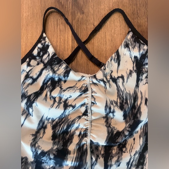 Lululemon “open your heart” tank - Picture 3 of 6